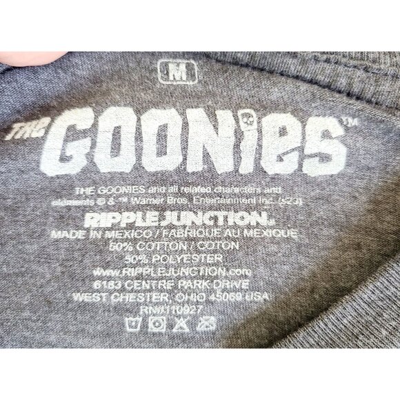 The Goonies Never Say Die Gray Graphic T-Shirt Pirate Skull Logo Men's Medium - Picture 2 of 10
